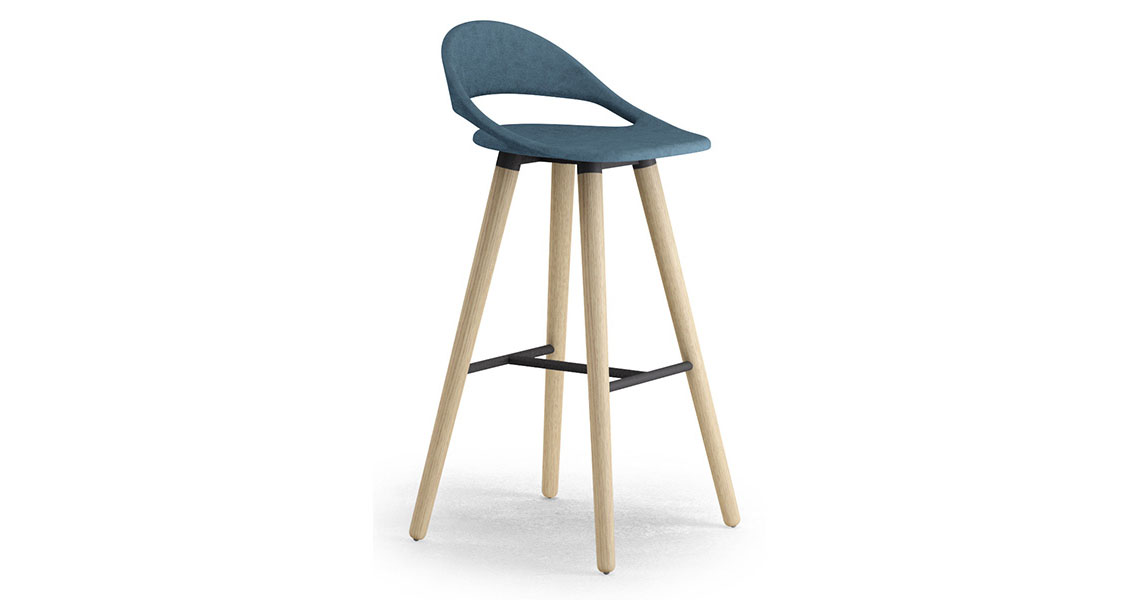 design-barhocker-mit-4-fuss-holtz-samba-stool