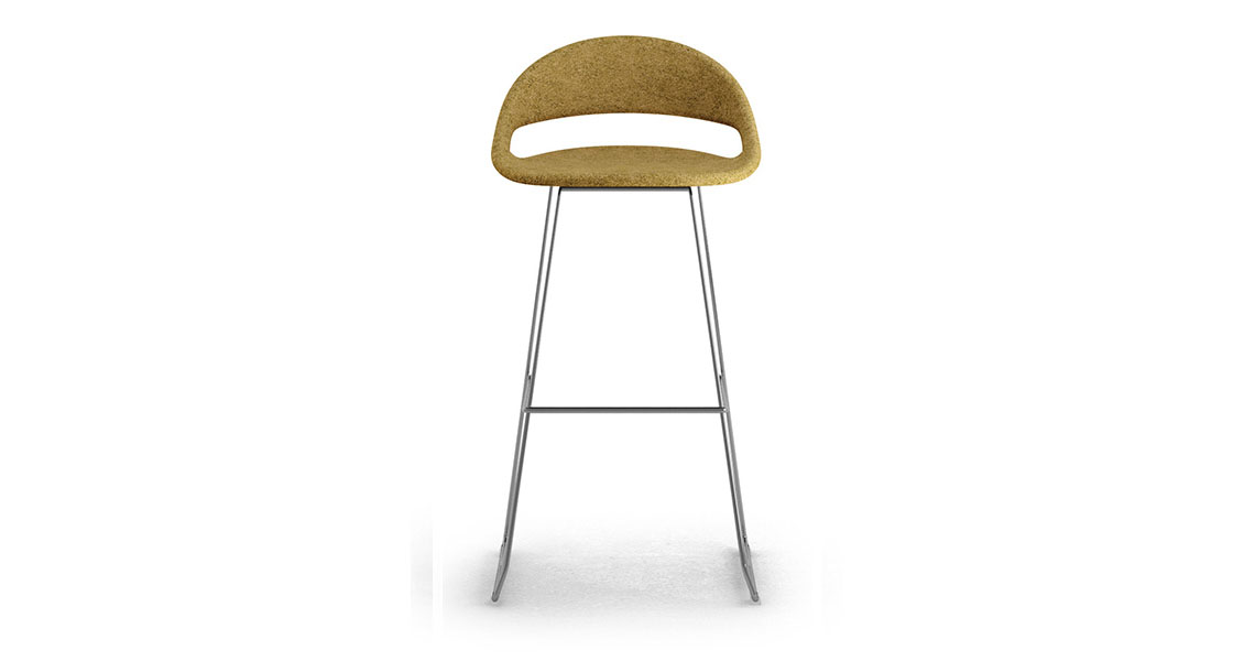 design-barhocker-mit-4-fuss-holtz-samba-stool