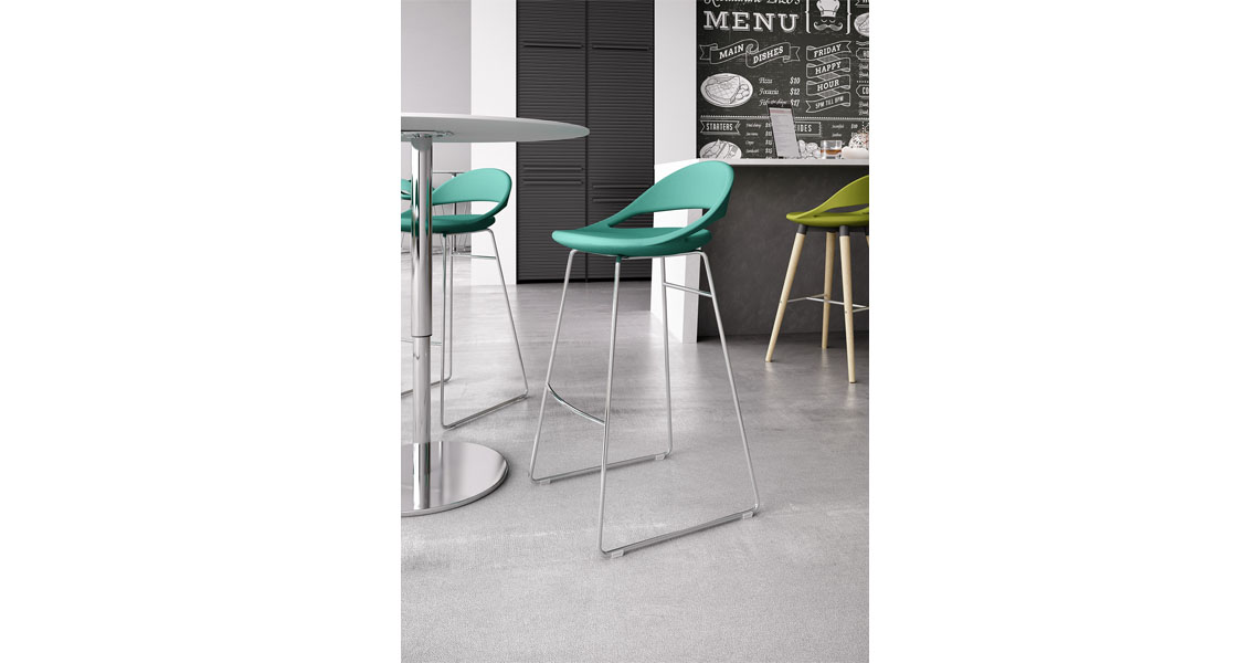 design-barhocker-mit-4-fuss-holtz-samba-stool