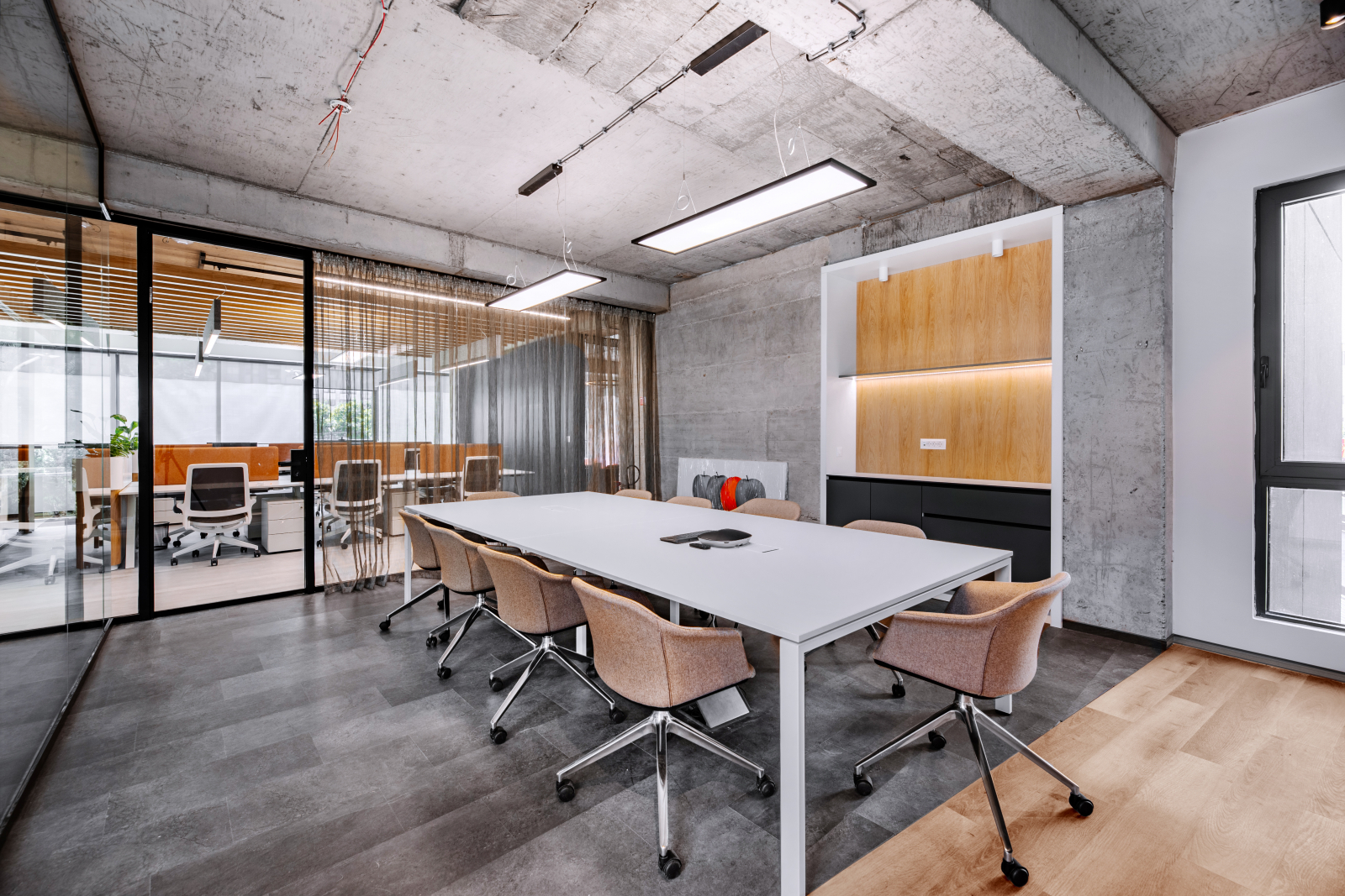 Claire-Einrichtung-für-Open-Space-Büros