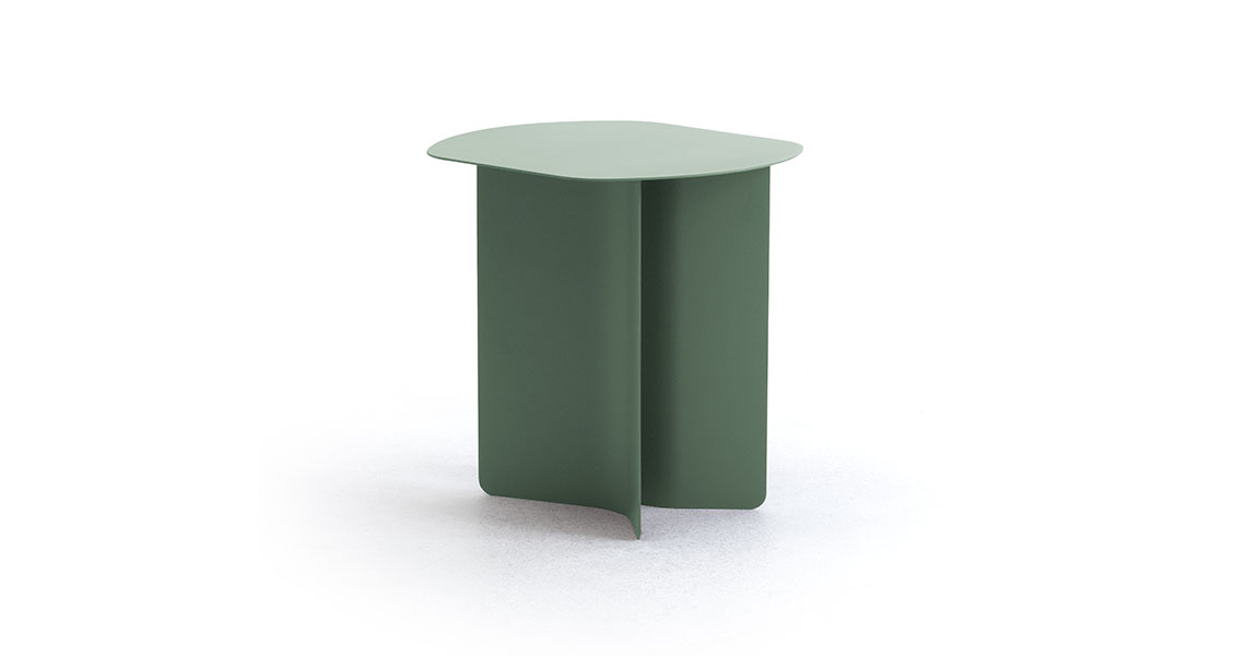 farbiger-couchtisch-m-modernem-style-metallgestell-slim-img-05