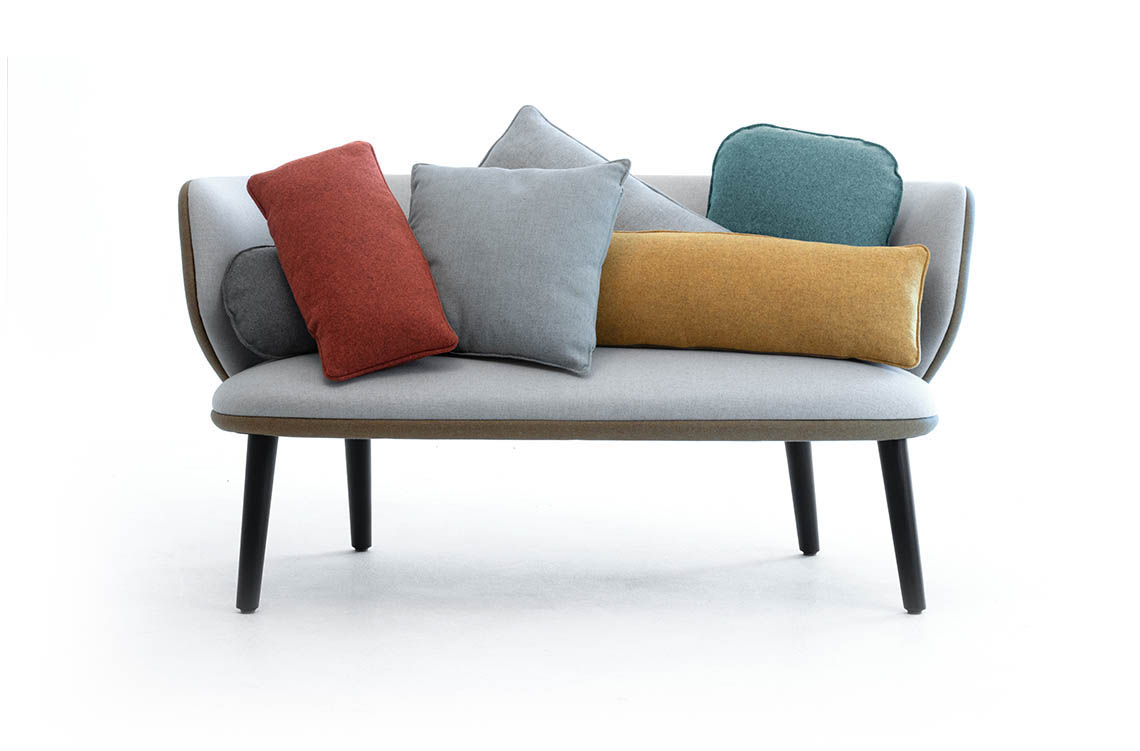 bunte-sitzkissen-f-sofa-wartezimmer-sessel-leyform-waw-img-01